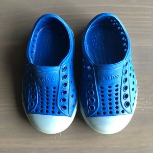 Native toddler shoes size 4 like new